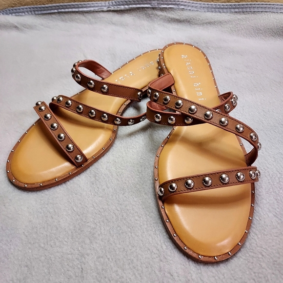 New Gianni Bini Alicia Papaya flat studded sandals - size 7.5 - Picture 1 of 6